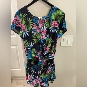 Beautiful Umgee romper,LARGE only worn once.All buttons attached,Cut out middle